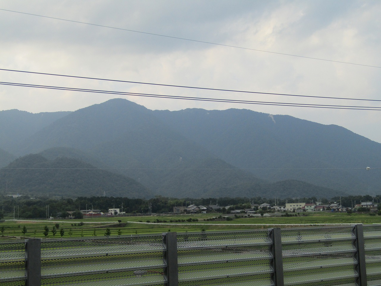 比良駅からヤケ山全景