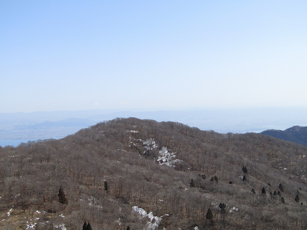 武奈ヶ岳手前の小ピークからコヤマノ岳方面